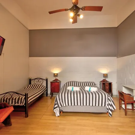 Play Hostel Soho-2